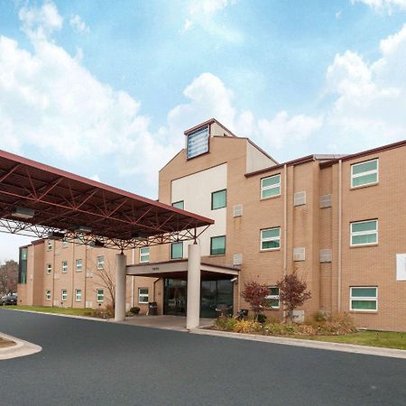 Travelodge By Wyndham Romulus Detroit Airport Esterno foto