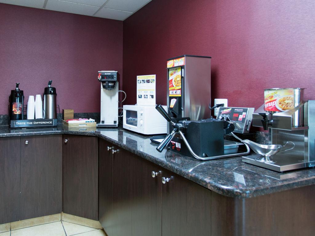 Travelodge By Wyndham Romulus Detroit Airport Esterno foto