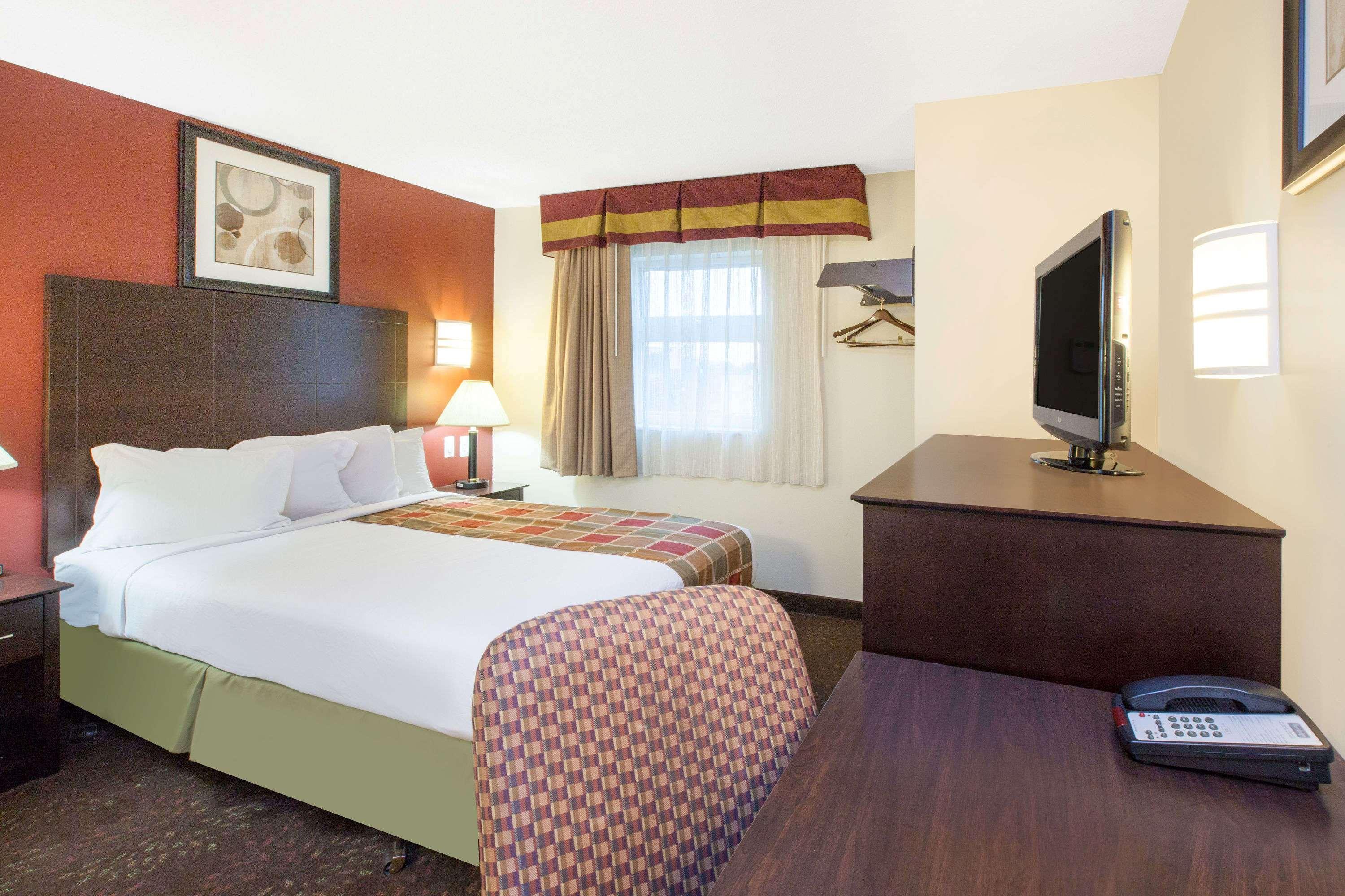 Travelodge By Wyndham Romulus Detroit Airport Esterno foto