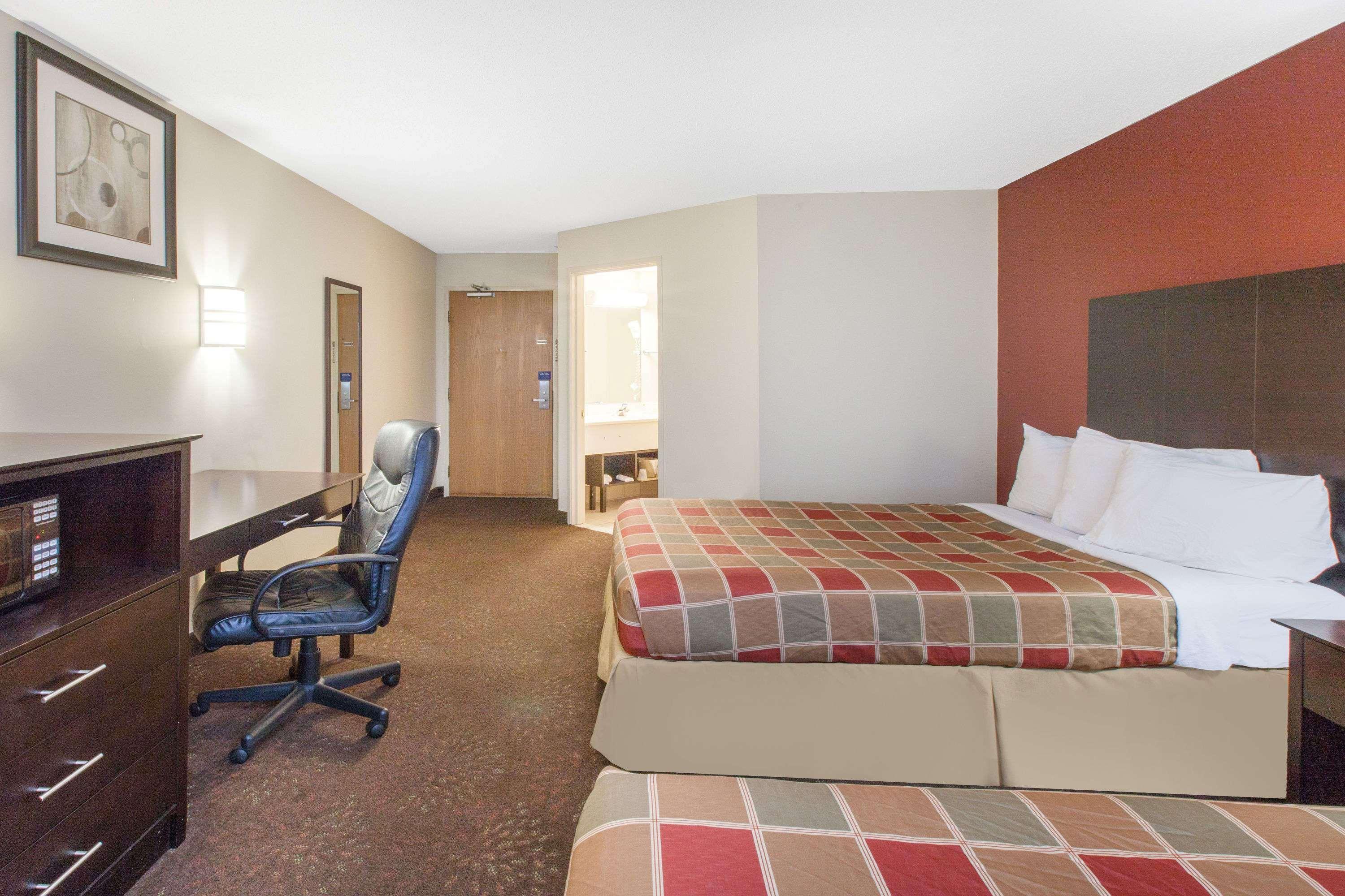 Travelodge By Wyndham Romulus Detroit Airport Esterno foto