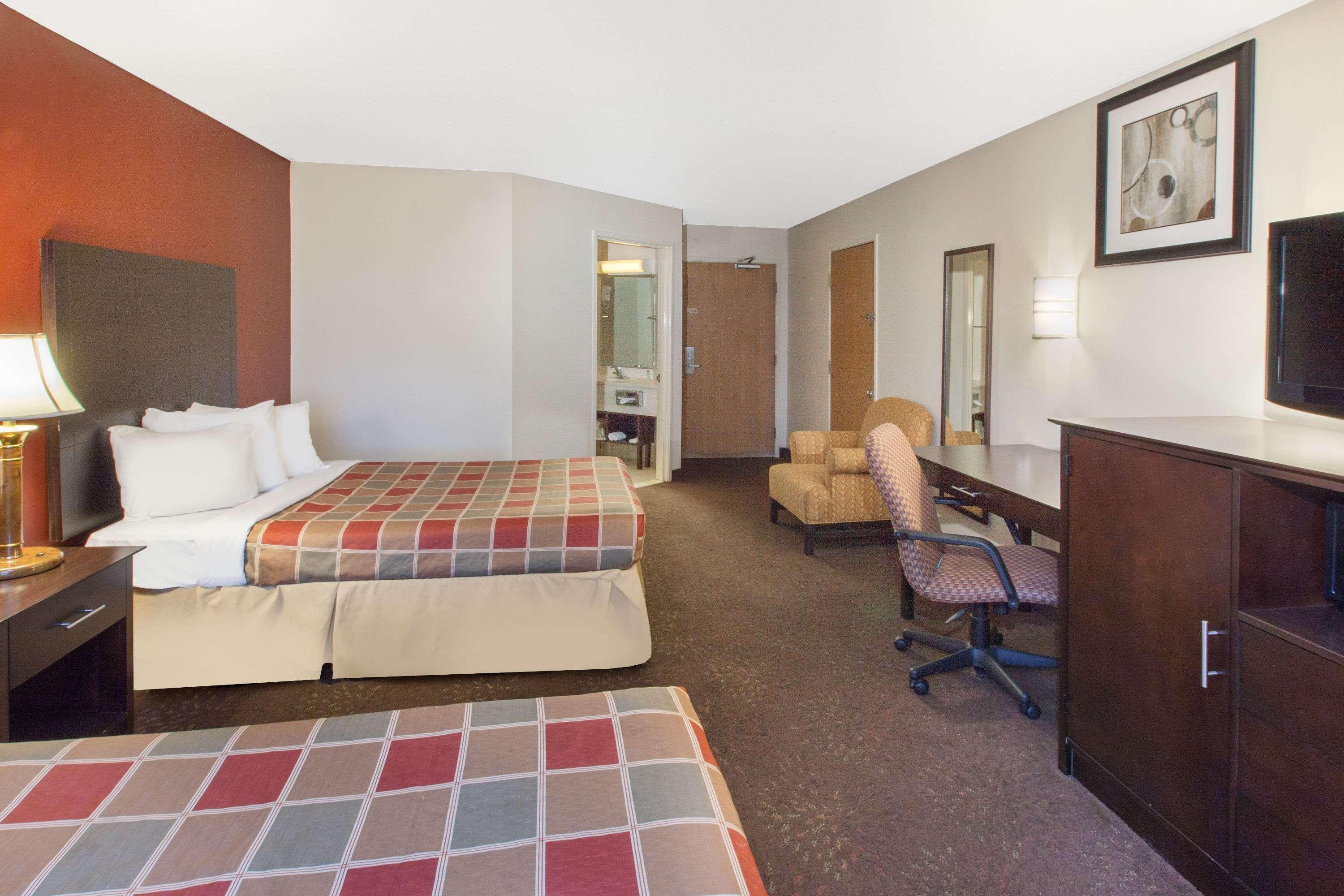 Travelodge By Wyndham Romulus Detroit Airport Esterno foto
